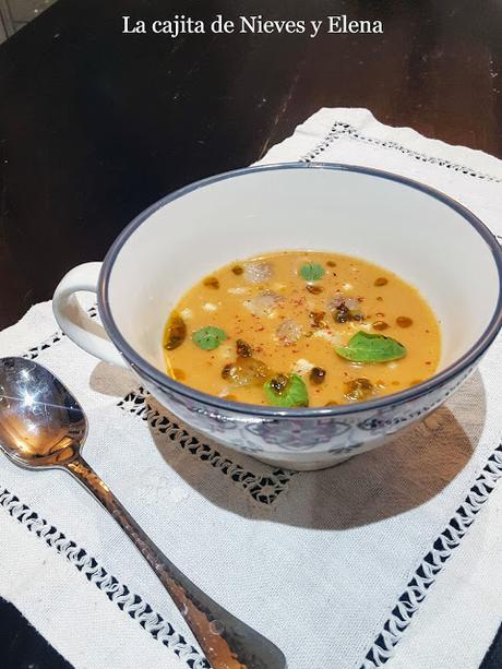 Sopa de tomate con caballa ahumada y salsa Vierge Sopa de tomate con caballa ahumada y salsa Vierge