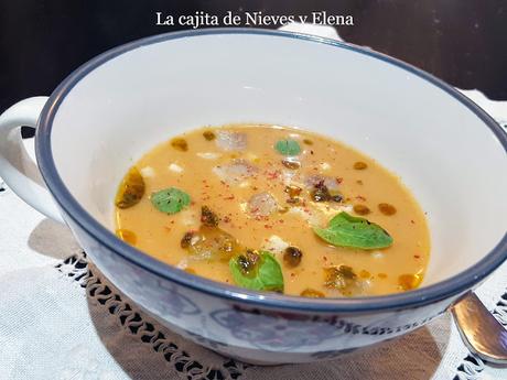 Sopa de tomate con caballa ahumada y salsa Vierge Sopa de tomate con caballa ahumada y salsa Vierge