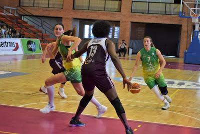 Galería de escenas del Bàsquet Femení Sant Adrià-.Al-Qázeres