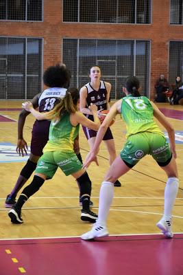 Galería de escenas del Bàsquet Femení Sant Adrià-.Al-Qázeres