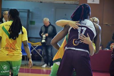 Galería de escenas del Bàsquet Femení Sant Adrià-.Al-Qázeres