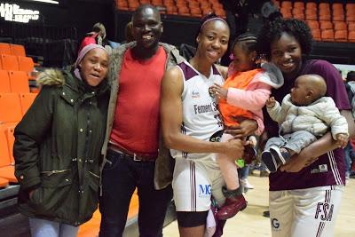 Galería de clics del Valencia Basket-Bàsquet Femení Sant Adrià