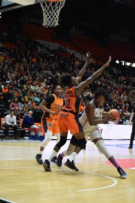 Galería de clics del Valencia Basket-Bàsquet Femení Sant Adrià