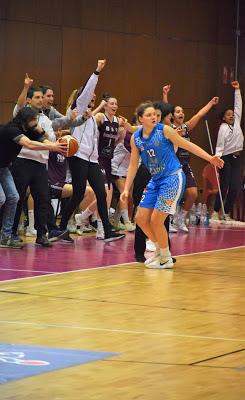 Galería de clics del Bàsquet Femení Sant Adrià-CB Bembibre