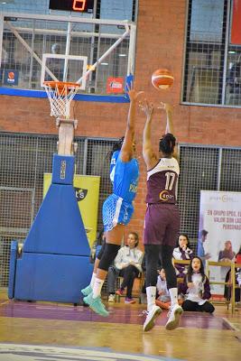 Galería de clics del Bàsquet Femení Sant Adrià-CB Bembibre