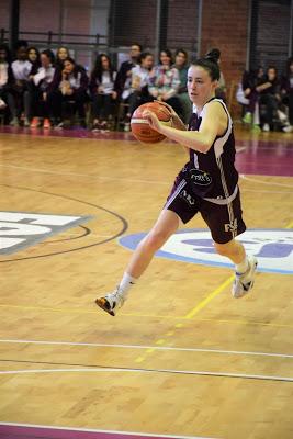 Galería de clics del Bàsquet Femení Sant Adrià-CB Bembibre