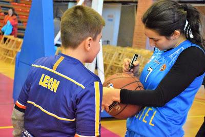 Galería de clics del Bàsquet Femení Sant Adrià-CB Bembibre