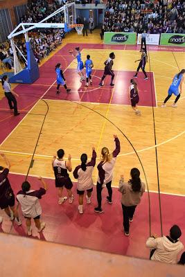 Galería de clics del Bàsquet Femení Sant Adrià-CB Bembibre