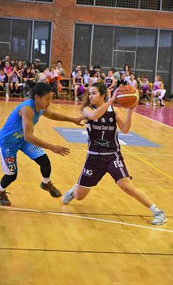 Galería de clics del Bàsquet Femení Sant Adrià-CB Bembibre