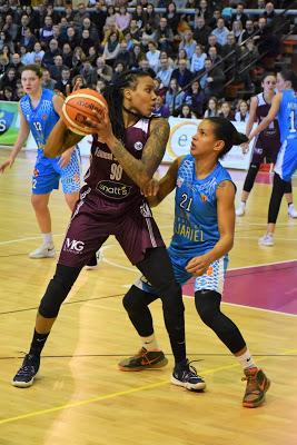 Galería de clics del Bàsquet Femení Sant Adrià-CB Bembibre