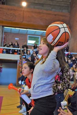 Galería de clics del Bàsquet Femení Sant Adrià-CB Bembibre