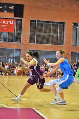 Galería de clics del Bàsquet Femení Sant Adrià-CB Bembibre