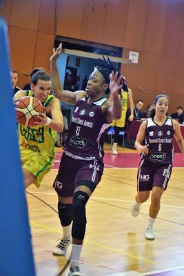 Galería de emociones del Bàsquet Femení Sant Adrià-Stadium Casablanca