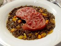 Cotechino con lentejas y puré de patata Cotechino con lentejas y puré de patata