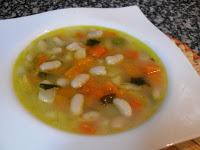 Sopa de verduras con judías blancas