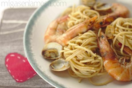 SPAGHETTI CON LANGOSTINOS Y CHIRLAS [Recuerdos enlatados]