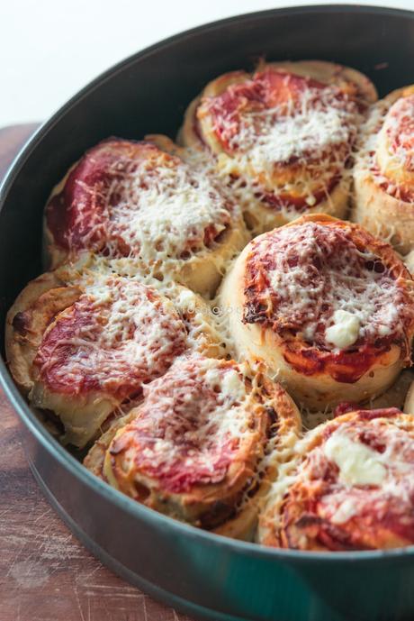 pizza rolls para enamorar, la receta más sencilla para hacerlos en casa. Receta vía www.elgatogoloso.com