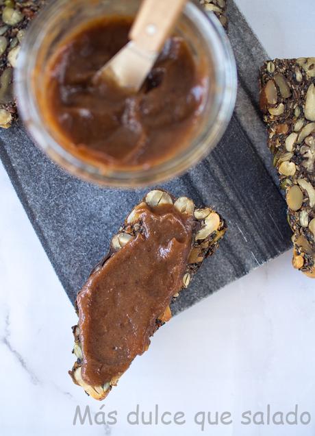 Apple Butter sin azúcar. Crema de manzana con dátiles. Receta para Crock-Pot