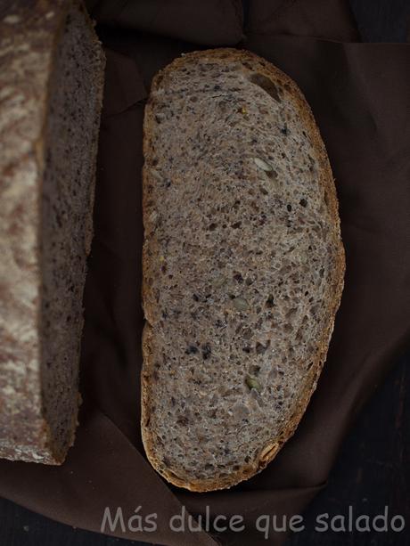 Pan integral con semillas.