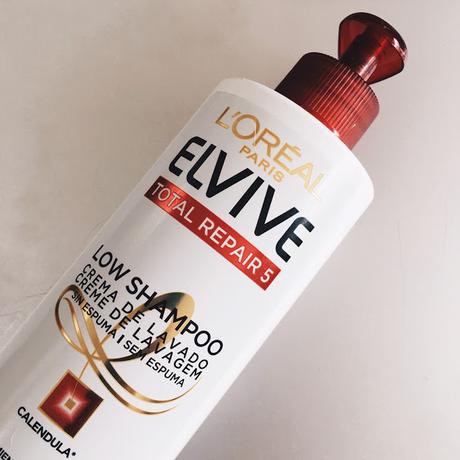 Low Shampoo de Elvive, crema de limpieza sin sulfatos.