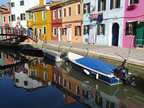 Burano, leyendas, curiosidades y secretos del arcoíris urbano.