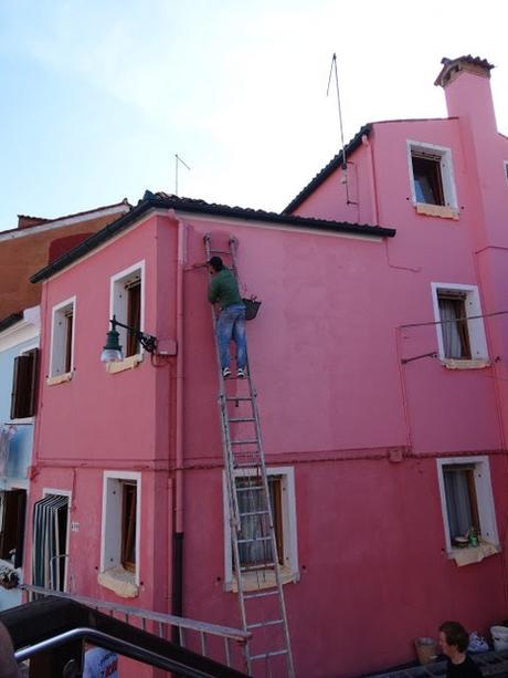 Burano, leyendas, curiosidades y secretos del arcoíris urbano.