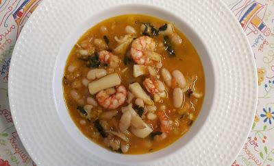 ALUBIAS MARINERAS CON SEPIA Y GAMBAS