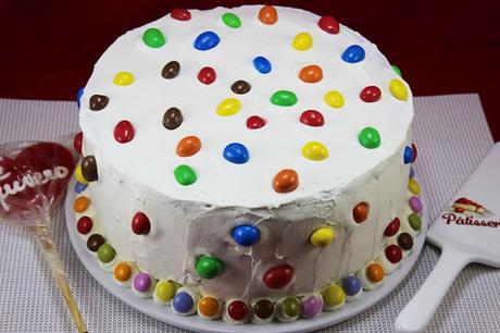 Tarta arco iris de nata y chocolate