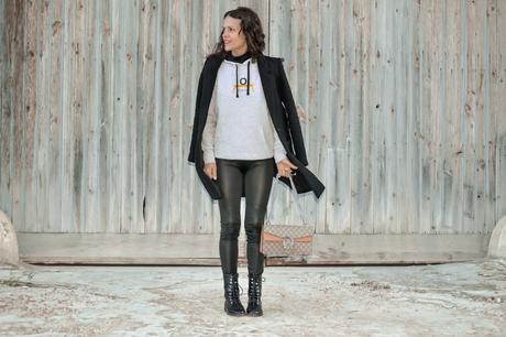 SUDADERA GRIS. SUDADERA GRIS.