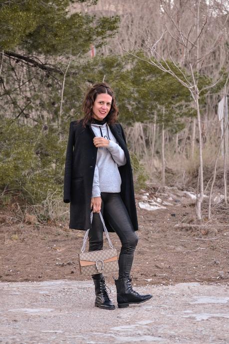 SUDADERA GRIS. SUDADERA GRIS.