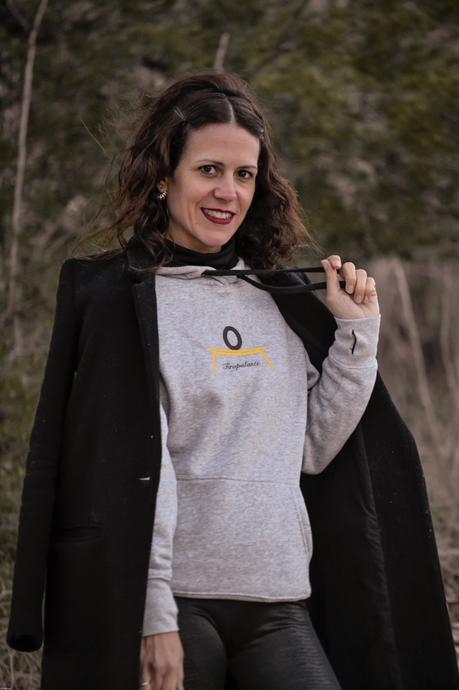 SUDADERA GRIS. SUDADERA GRIS.