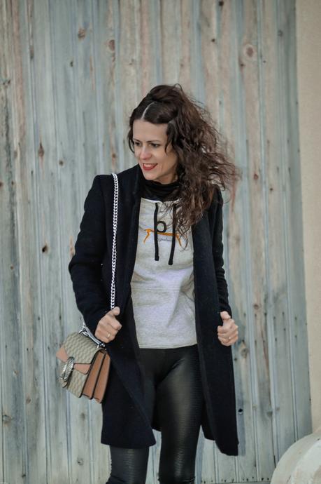 SUDADERA GRIS. SUDADERA GRIS.