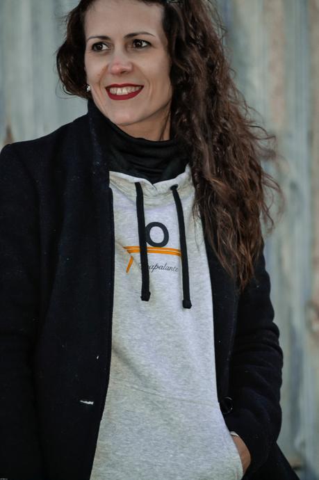 SUDADERA GRIS. SUDADERA GRIS.