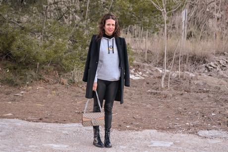 SUDADERA GRIS. SUDADERA GRIS.