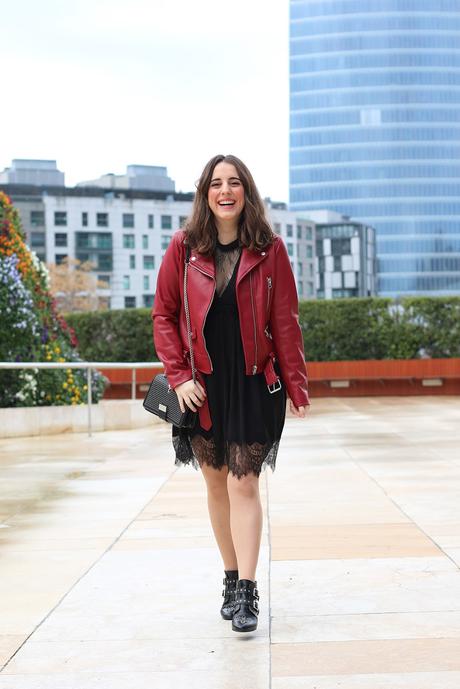 Biker roja y vestido lencero para hoy