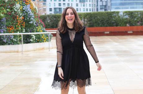 Biker roja y vestido lencero para hoy