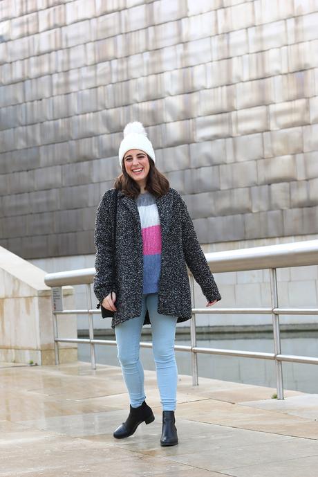 Outfit con gorro blanco y jersey a rayas - Paperblog