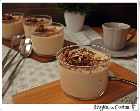 Vasitos de Mousse de turrón con crema de Alba