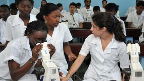 Estudiantes kenianos de Medicina exigen a La Habana el pago de su estipendio íntegro