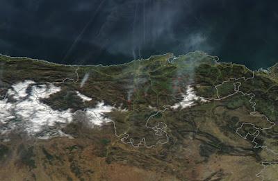 Cantabria: imagen satélite del humo de los incendios forestales (16-02-2019)