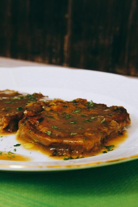 LENGUA REBOZADA EN SALSA DE CEBOLLA CON SOJA LENGUA REBOZADA EN SALSA DE CEBOLLA CON SOJA