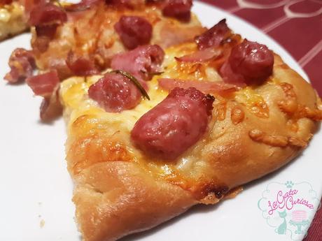 FOCCACIA – BACON, SALCHICHAS, QUESO/ CEBOLLA, QUESO AZUL Y NUECES FOCCACIA – BACON, SALCHICHAS, QUESO/ CEBOLLA, QUESO AZUL Y NUECES