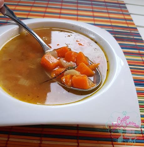 SOPA DE CALABAZA Y APIO AL TOMILLO SOPA DE CALABAZA Y APIO AL TOMILLO