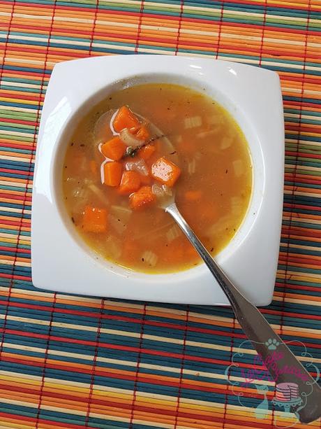 SOPA DE CALABAZA Y APIO AL TOMILLO SOPA DE CALABAZA Y APIO AL TOMILLO