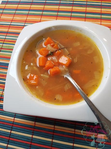SOPA DE CALABAZA Y APIO AL TOMILLO SOPA DE CALABAZA Y APIO AL TOMILLO