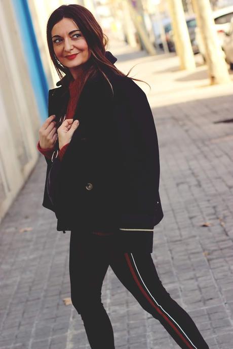 Como combinar unos leggins con rayas laterales Como combinar unos leggins con rayas laterales