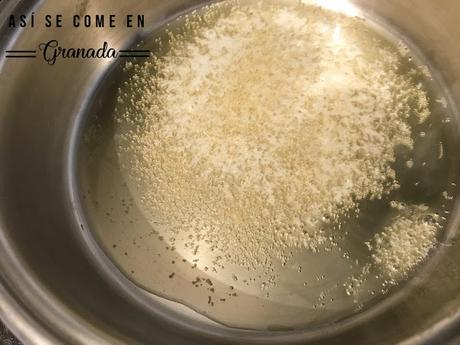 Arroz verde con espárragos y salsa azul Arroz verde con espárragos y salsa azul