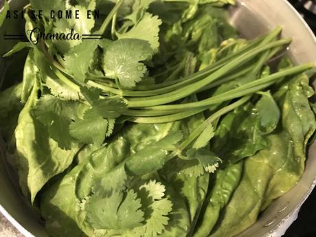 Arroz verde con espárragos y salsa azul Arroz verde con espárragos y salsa azul