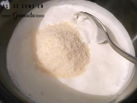 Arroz verde con espárragos y salsa azul Arroz verde con espárragos y salsa azul