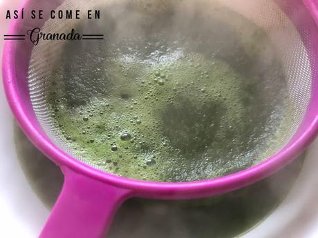 Arroz verde con espárragos y salsa azul Arroz verde con espárragos y salsa azul